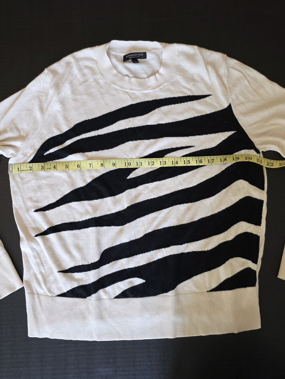 Banana Republic Silk Cashmere Zebra Women's Sweater Pullover Quiet Luxury - Picture 5 of 8